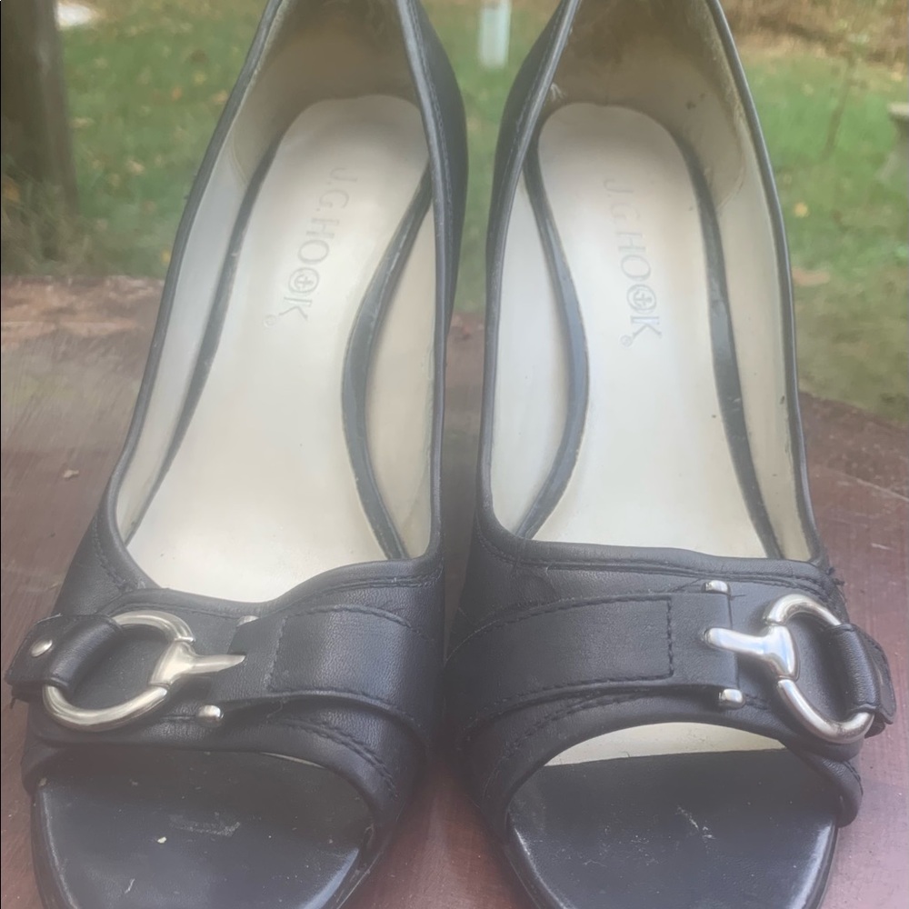 Open toe skinny heel leather pumps.